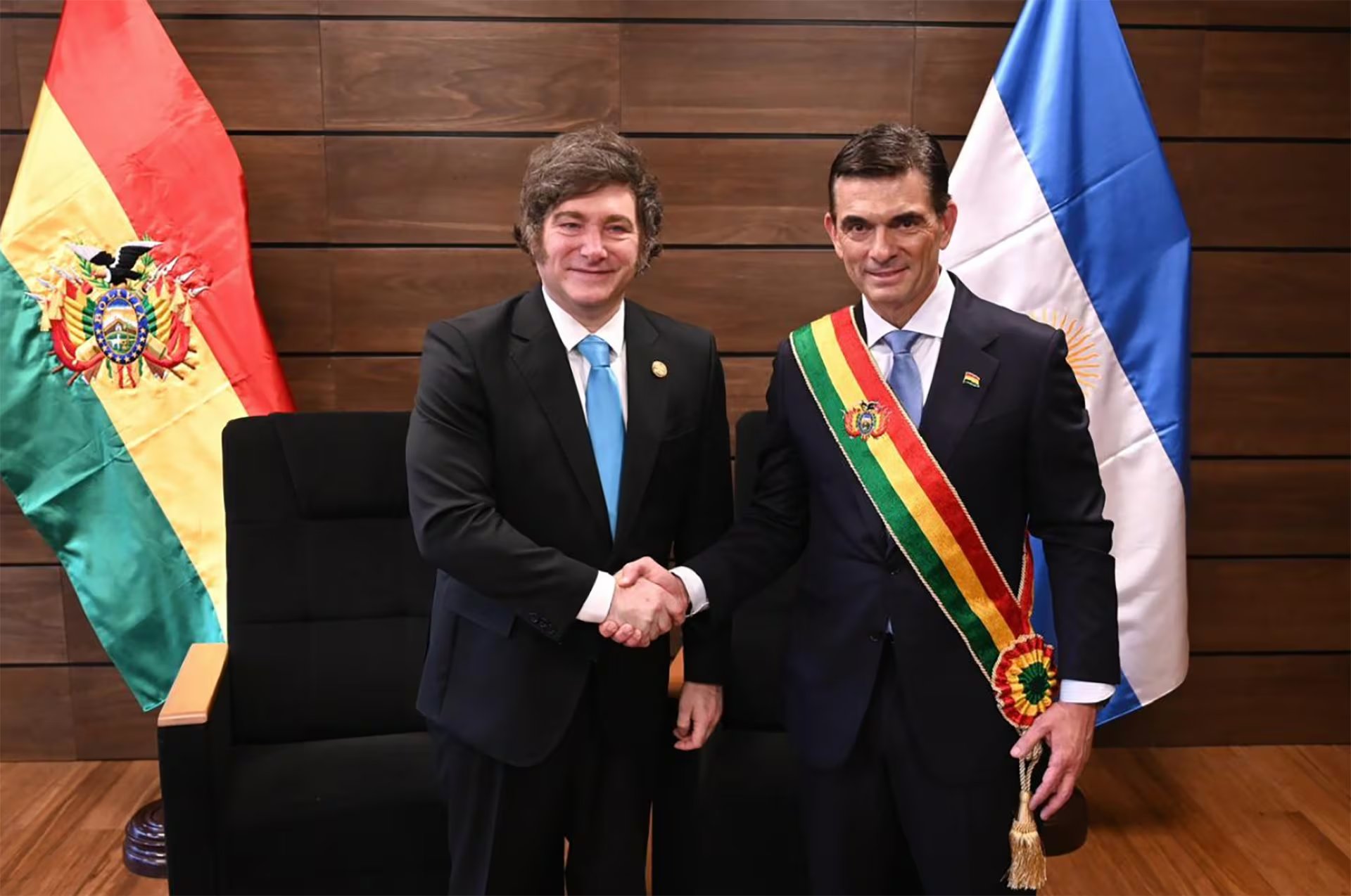 El presidente Javier Milei junto al flamante presidente de Bolivia, Rodrigo Paz Pereira