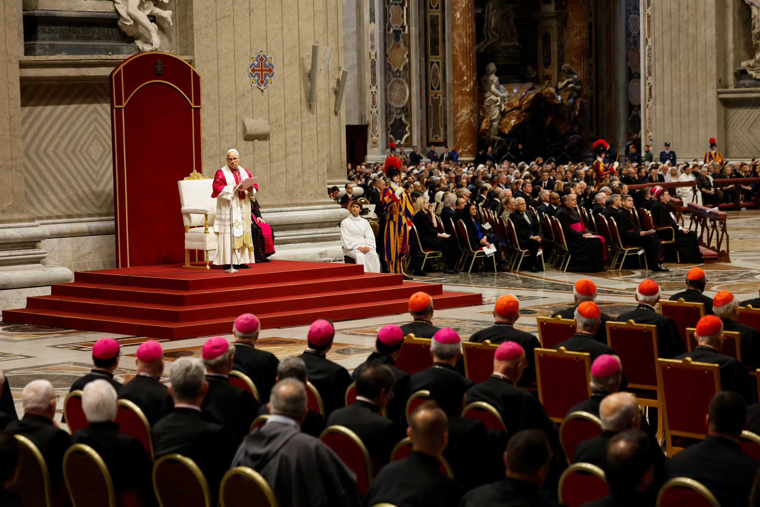 León XIV destacó la oración como respuesta transformadora ante la injusticia y la muerte (Reuters)