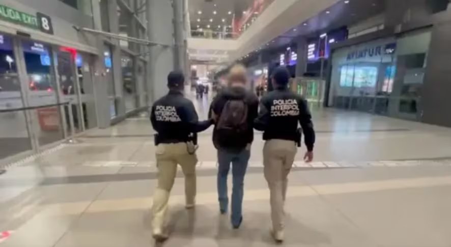 Jackson enfrenta cargos por fraude, lavado de activos, falsificación y delitos informáticos - crédito Interpol y Alcaldía de Bogotá