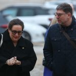 Condenan a docente en Francia por acoso que llevó al suicidio de alumna