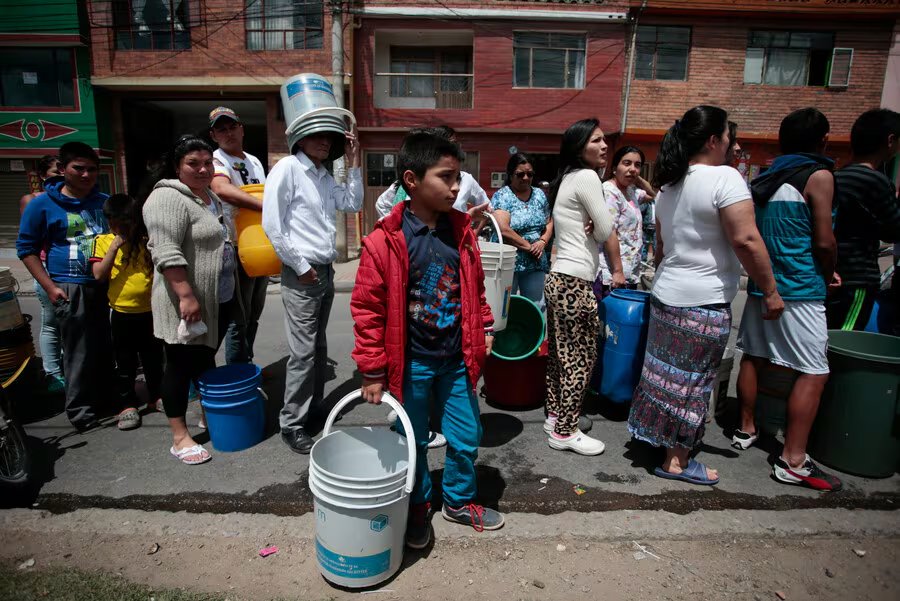 El corte de agua culminará progresivamente entre la madrugada y la mañana del viernes 1 de mayo, según la Eaab - crédito Colprensa