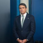 DOJ exige retirar demanda contra salón de baile de Trump tras ataque