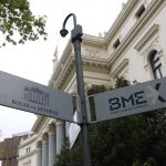 Ibex 35 se desploma 5,88% y pierde los 17.000 puntos; petróleo supera los 122 dólares