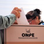 Sánchez aventaja a López Aliaga por 19.000 votos en Perú