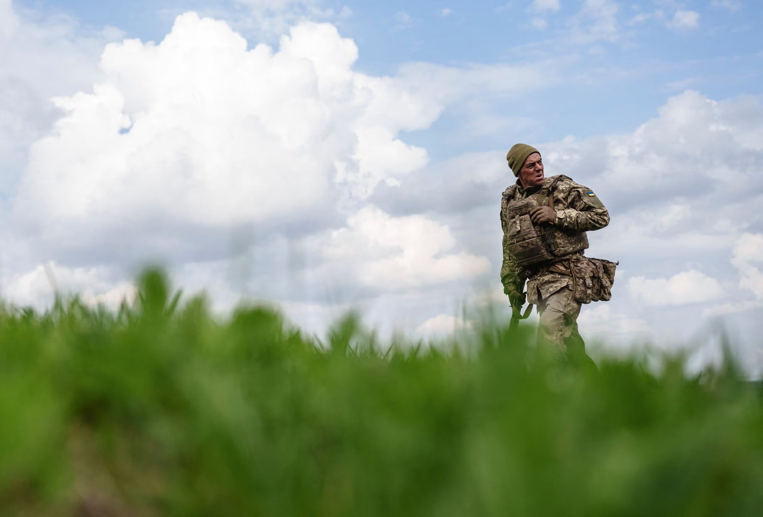 La guerra ha desbordado los sistemas de identificación de cuerpos en Ucrania (REUTERS)