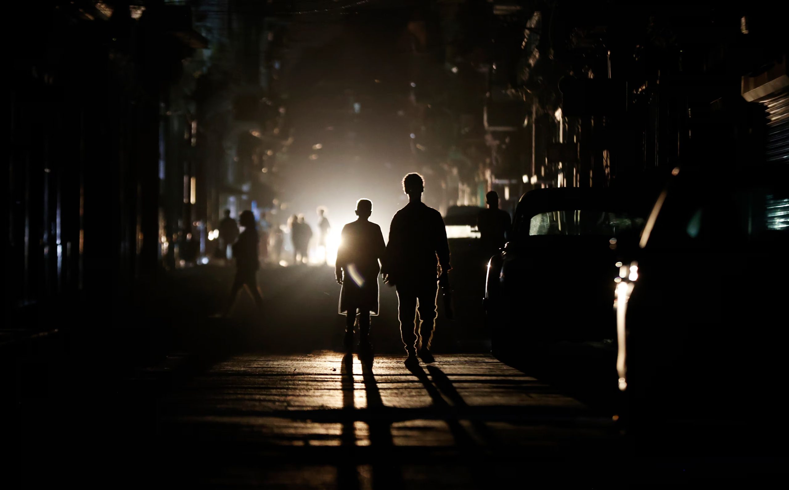 Cuba afronta cortes de luz prolongados que afectan hasta un 52 % del territorio en horas de máxima demanda (EFE)
