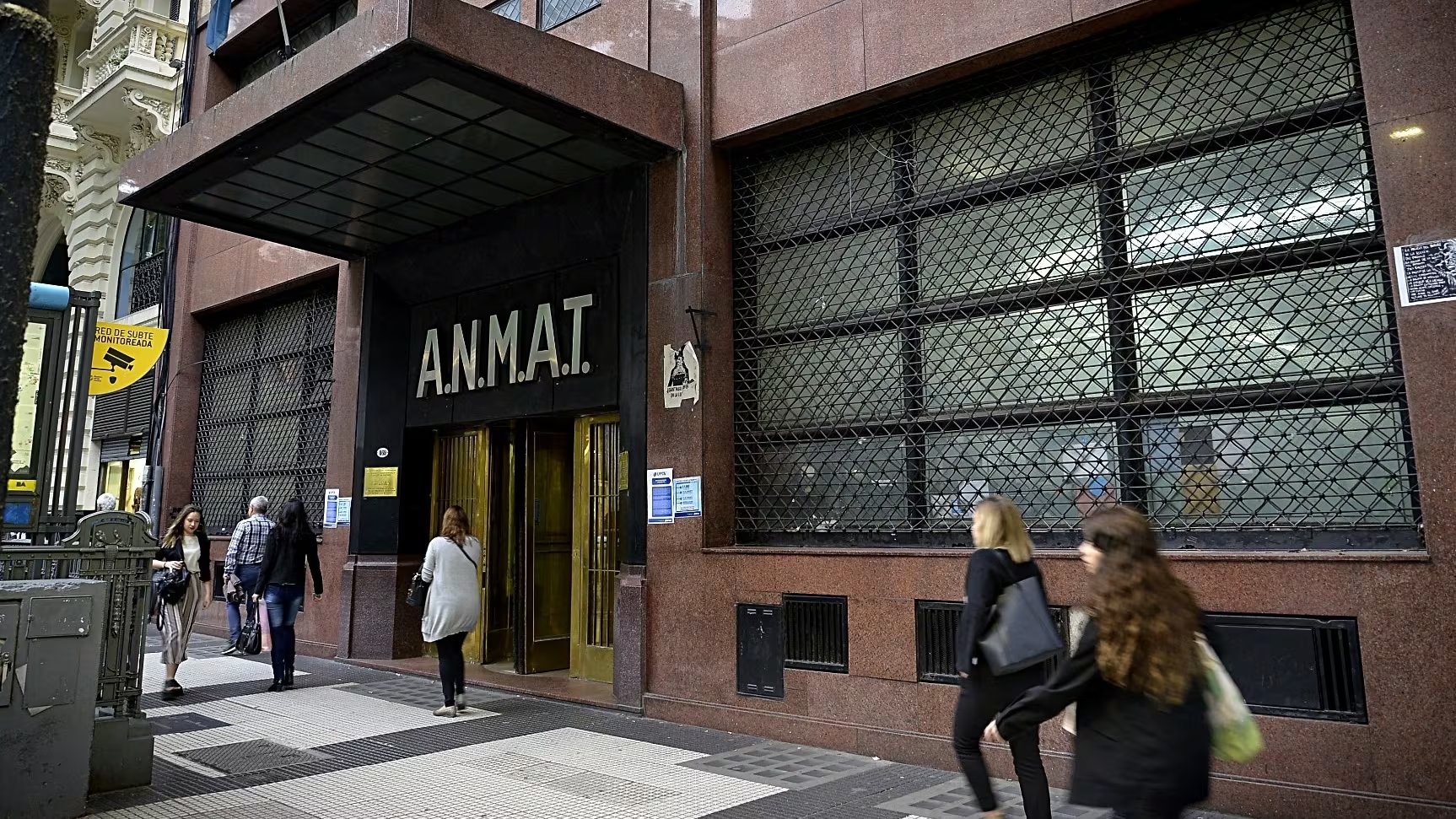 La ANMAT dio de baja de forma definitiva las habilitaciones y legajos de los laboratorios HLB Pharma y Ramallo (Gustavo Gavotti)
