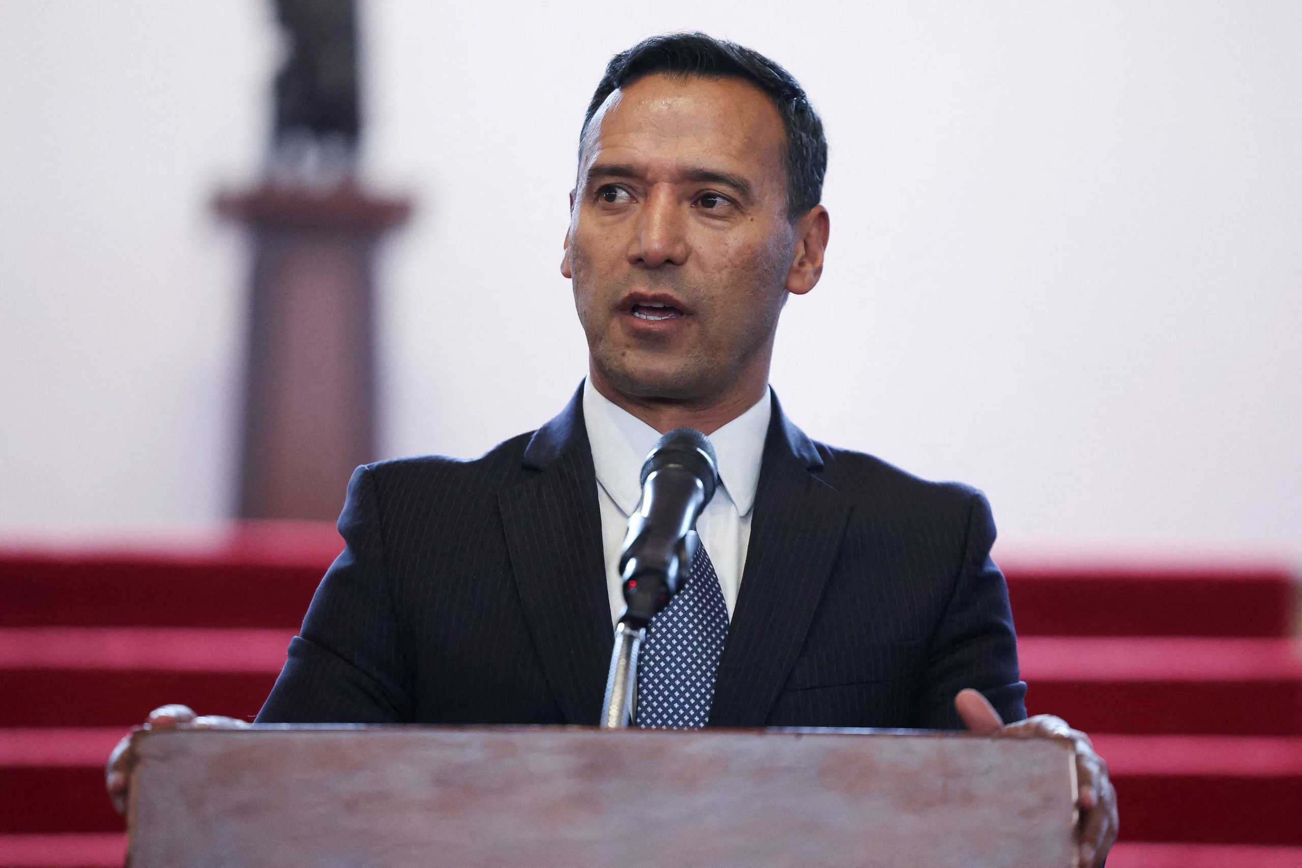 El ministro de Defensa reiteró que no hay suficiente presupuesto en la Nación para asegurar todas las aeronaves de la fuerza pública - crédito Luisa Gonzalez/Reuters