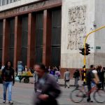 Petro vincula alza de tasas del Banco de la República con el hambre