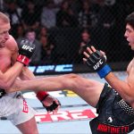 TRASPIÉ EN SU DEBUT: Adrián Luna Martinetti cayó ante Davey Grant en la UFC