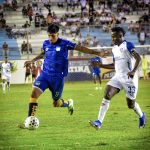 Delfín sufre, pero gana 1-0 a Liga de Quito en la apertura de la fecha 8 del campeonato