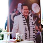 “La música ecuatoriana perdió un referente y nosotros un papá”, multitudinario velorio para el último adiós de Gustavo Velásquez