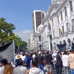 Gobernador atiende a pescadores que piden reducción del precio del diésel