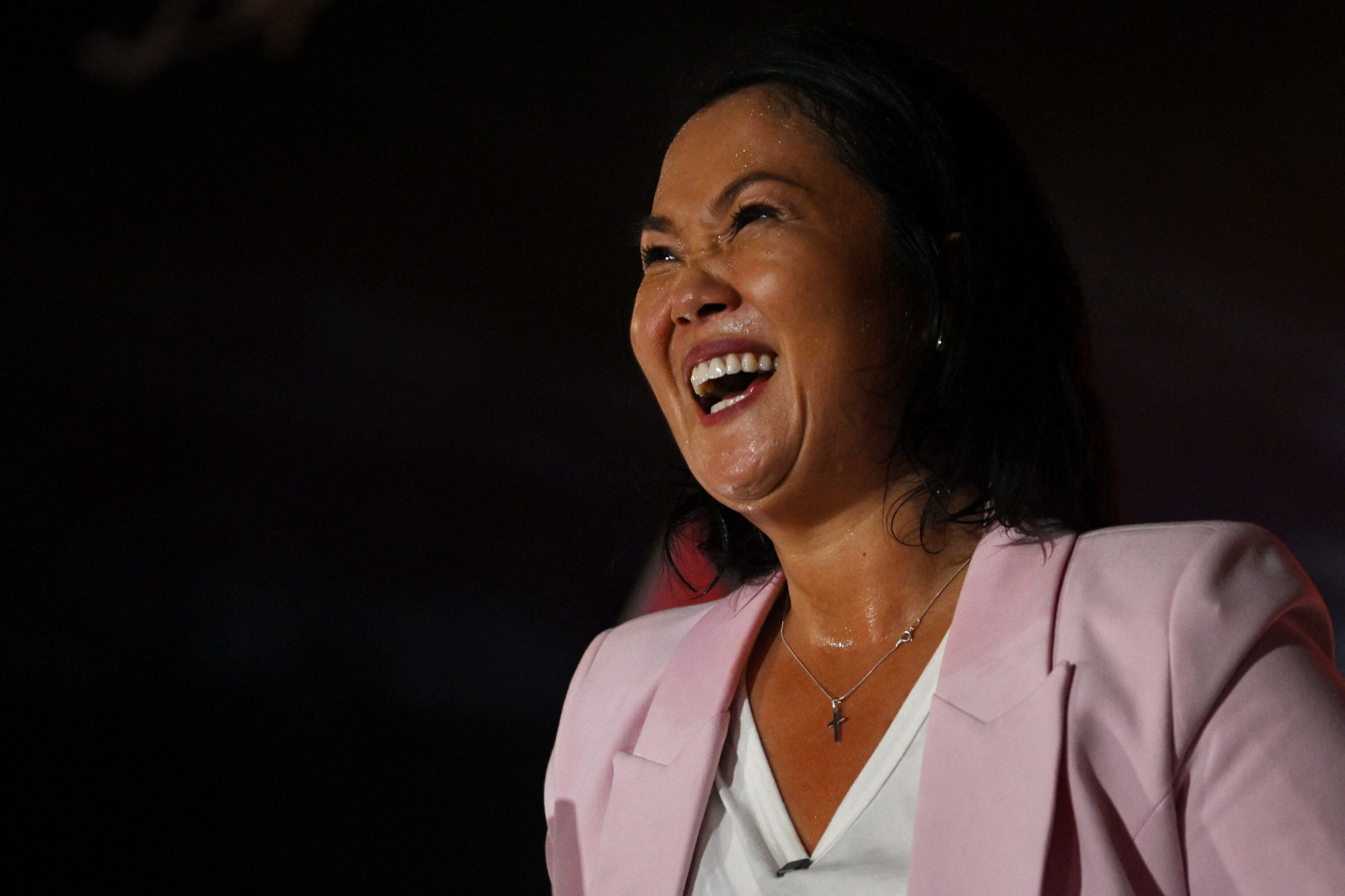 Keiko Fujimori, líder de Fuerza Popular, ríe durante el cierre de campaña de cara a las Elecciones Perú 2026.