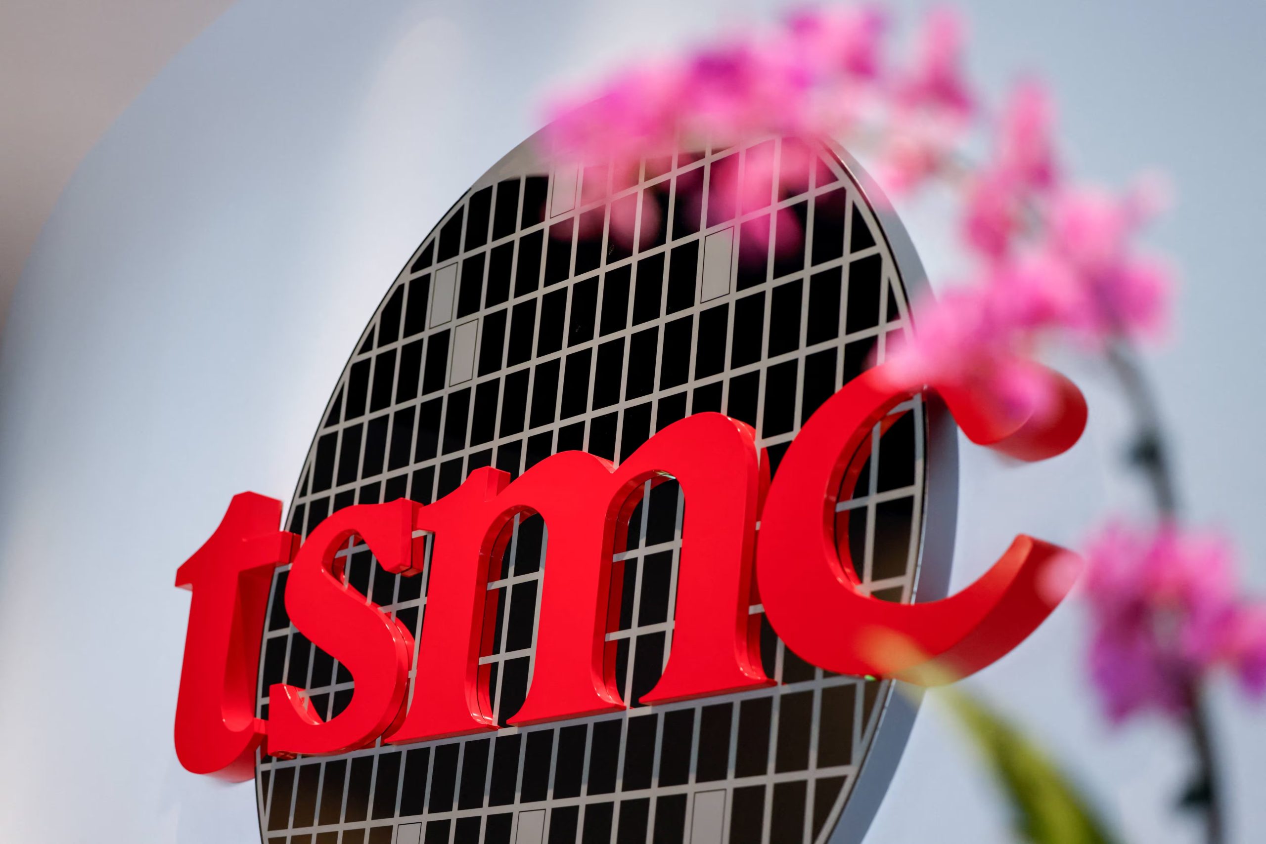 La incertidumbre sobre el abastecimiento de insumos clave ha llevado a grandes fabricantes de chips, como TSMC, a replantear sus fuentes de suministro. (REUTERS)
