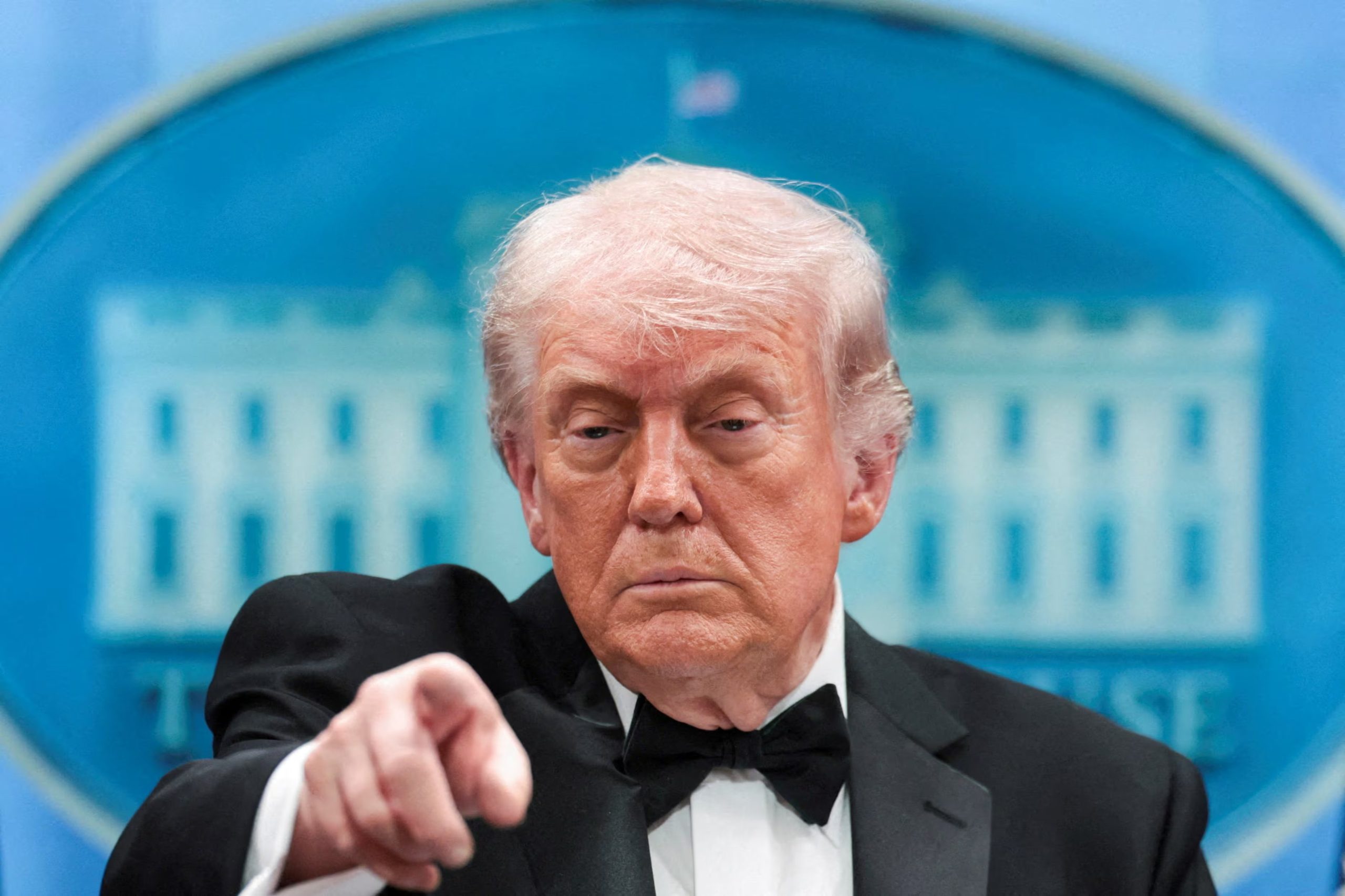 Donald Trump enfrenta una caída histórica de aprobación en la gestión económica según sondeos recientes, impactando el panorama electoral del Senado. (REUTERS/Jonathan Ernst)