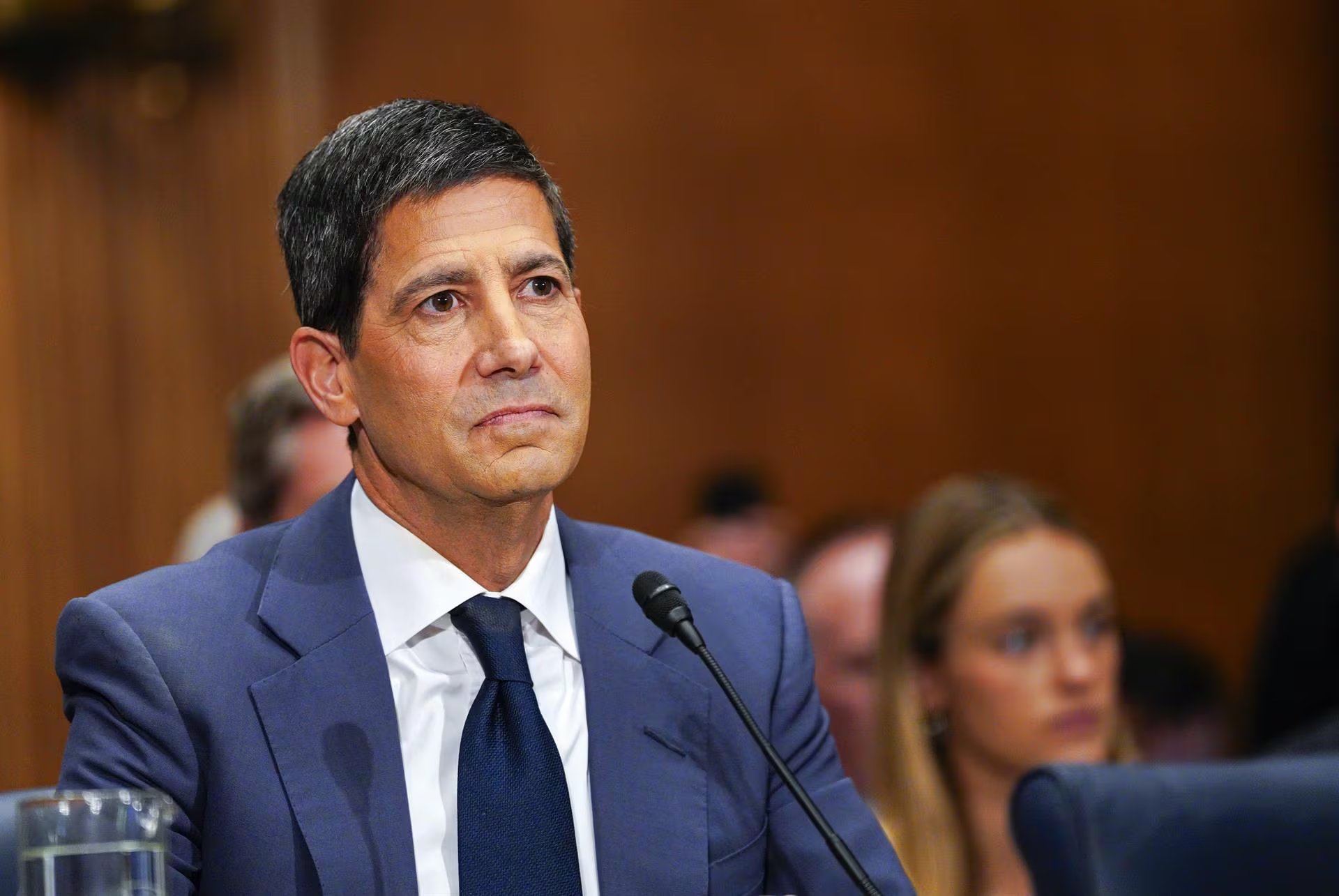 El senador republicano Thom Tillis pidió explicaciones a Hegseth sobre la destitución de altos cargos en un contexto de guerra (Europa Press)