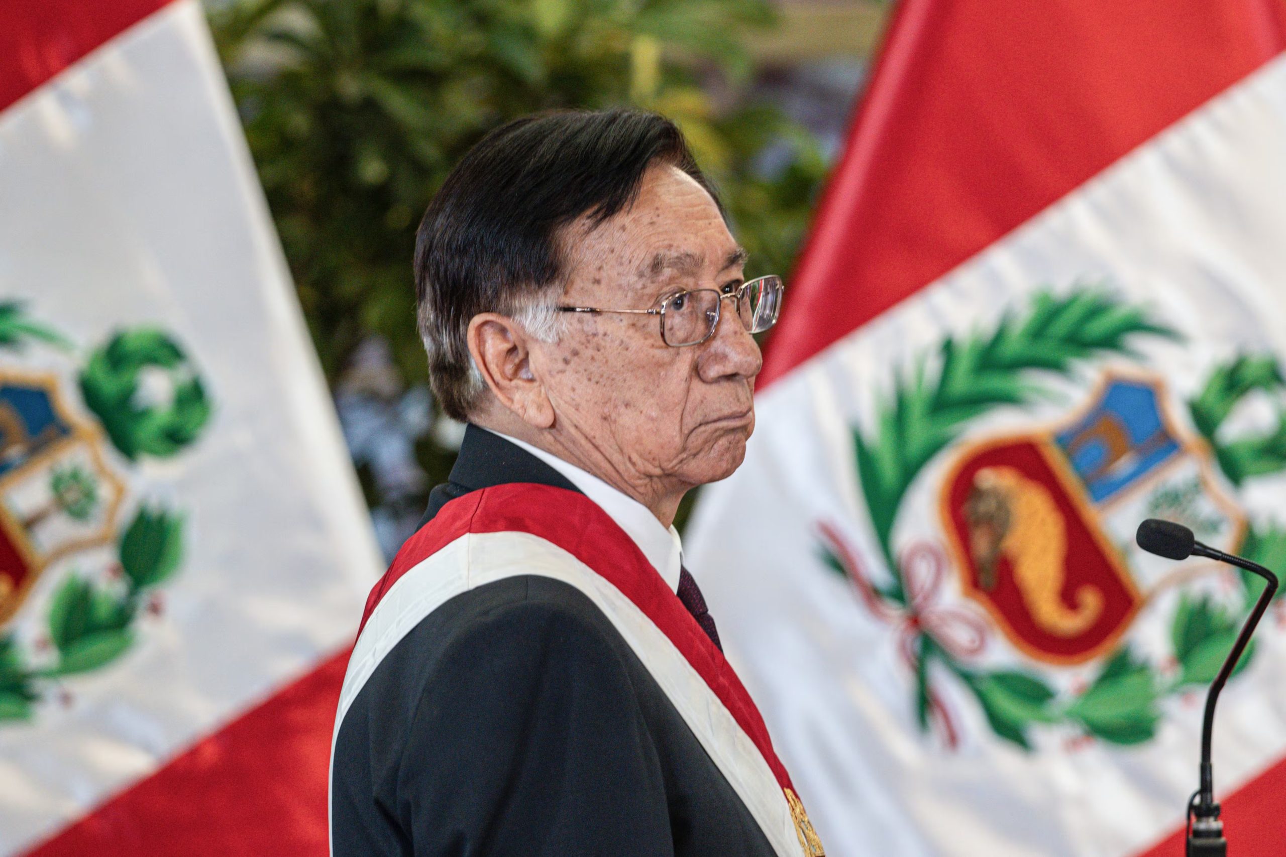 Balcázar manifestó su intención de postergar la adquisición al siguiente gobierno, lo que generó tensiones con el embajador de Estados Unidos y otras autoridades