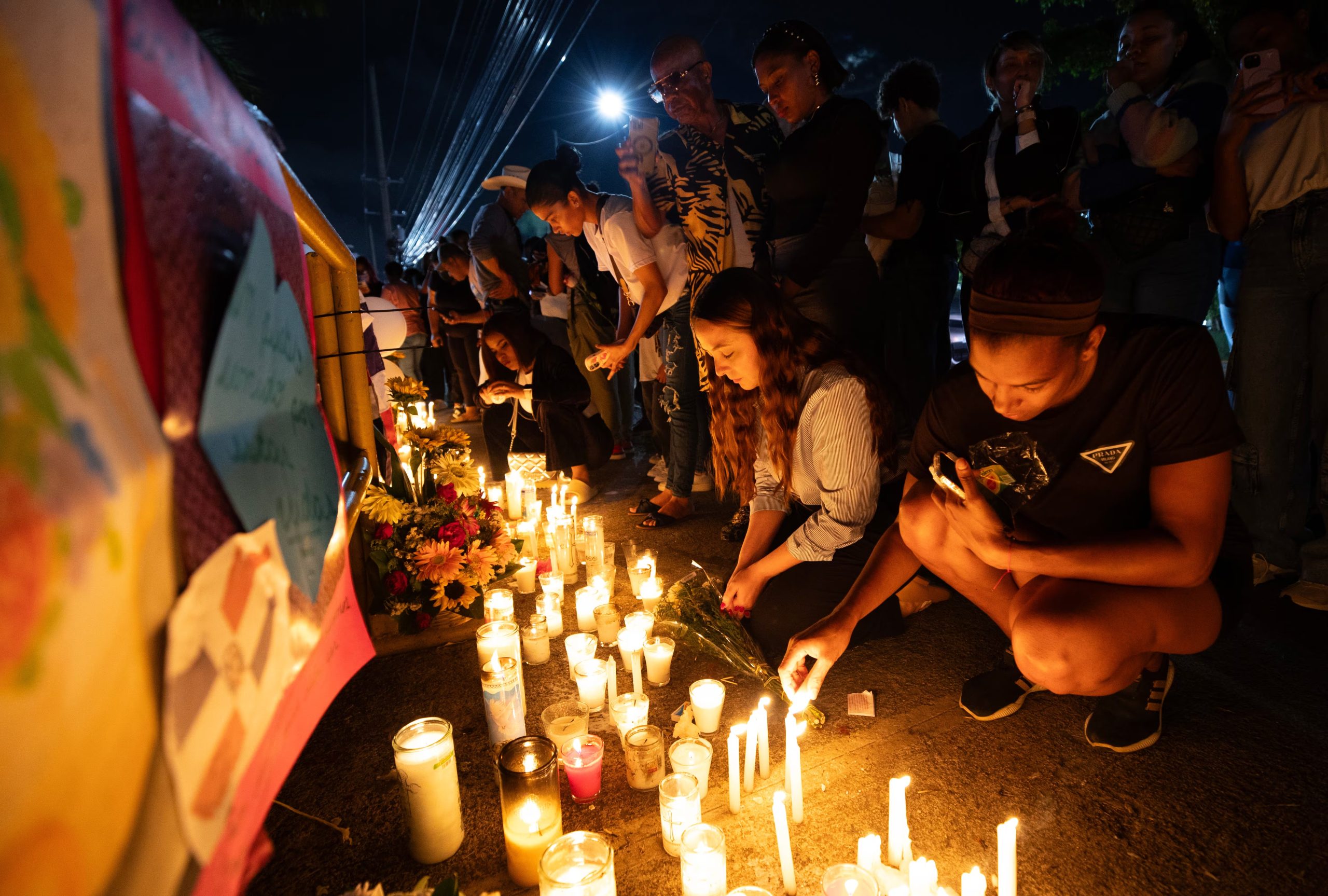 Víctimas del accidente incluyen figuras públicas como Octavio Dotel, Martín Polanco, Nelsy Cruz y un hijo del ministro Eduardo Estrella. (EFE/Orlando Barría)
