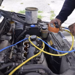 ‘Antes recibía al día cinco vehículos y ahora hasta nueve’: ola de calor dispara reparaciones de aires acondicionados en talleres de Guayaquil