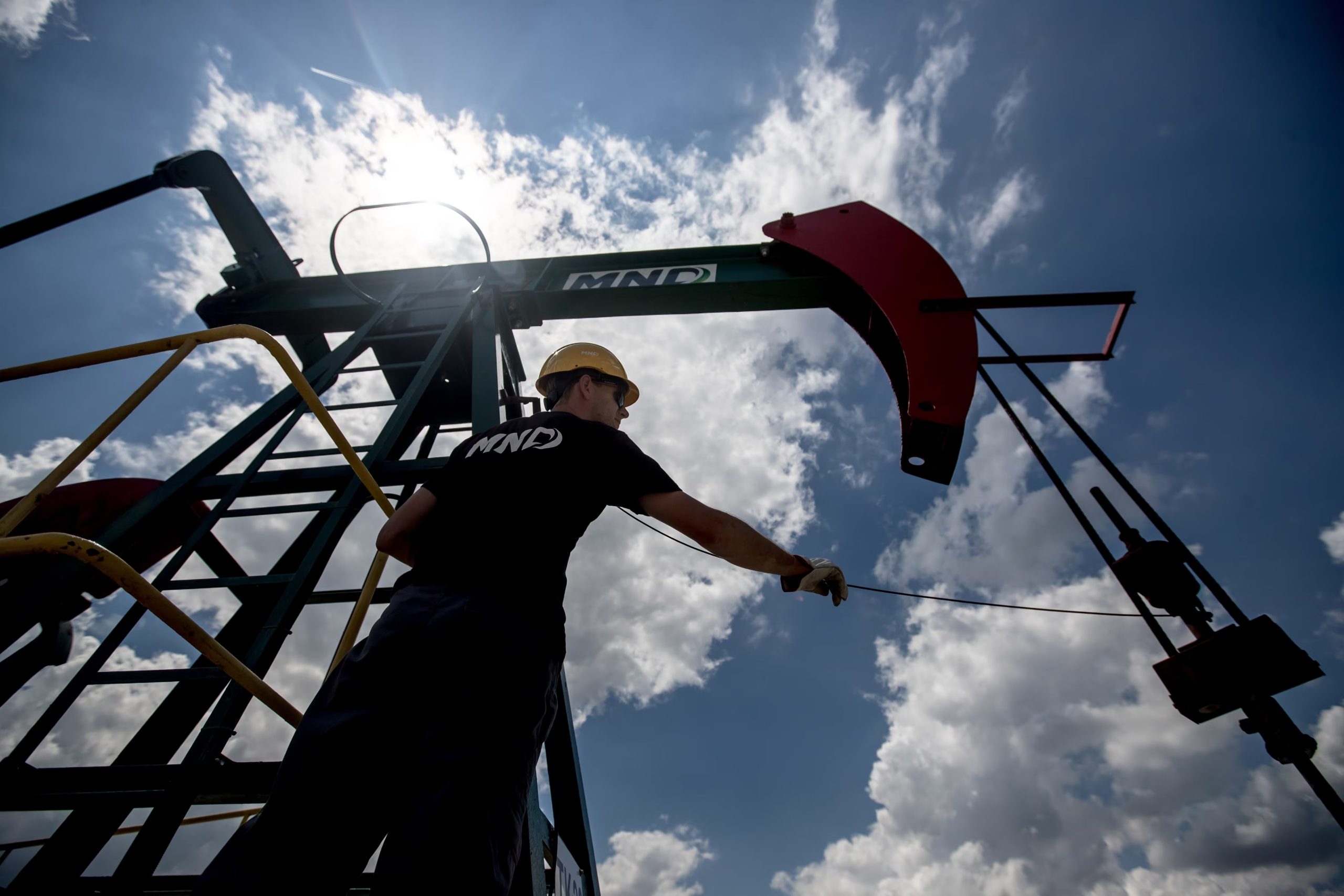 El petróleo Brent, de referencia para Colombia, registró cotizaciones por necima de los USD100 en las últimas semanas - crédito Martin Divisek/EFE
