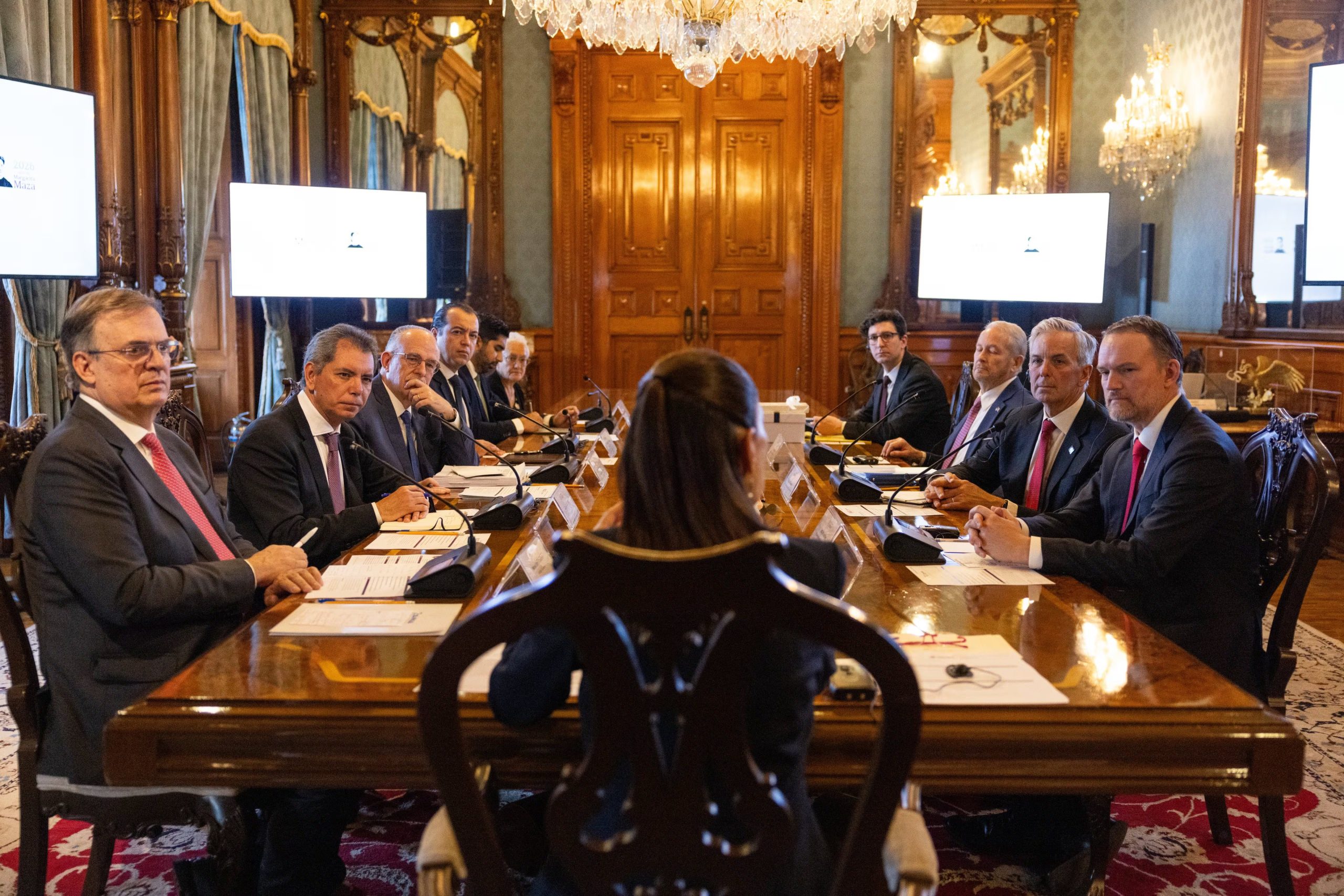 El gobierno mexicano plantea la reducción de aranceles al acero, vehículos y aluminio como prioridad en las negociaciones del T-MEC. Crédito: X/@Claudiashein