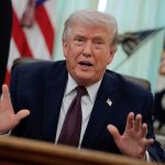 Trump amenaza a Irán con imagen armada y bloqueo naval