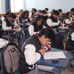 Ministerio de Educación aclara que está vigente norma sobre uso de celulares en planteles