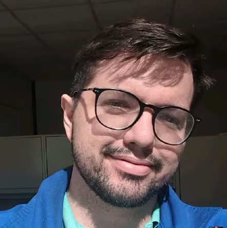 Familiares y colegas notaron señales inusuales en los días previos al accidente, lo que alimentó diversas hipótesis sobre lo ocurrido (Joshua LeBlanc/Linkedin)