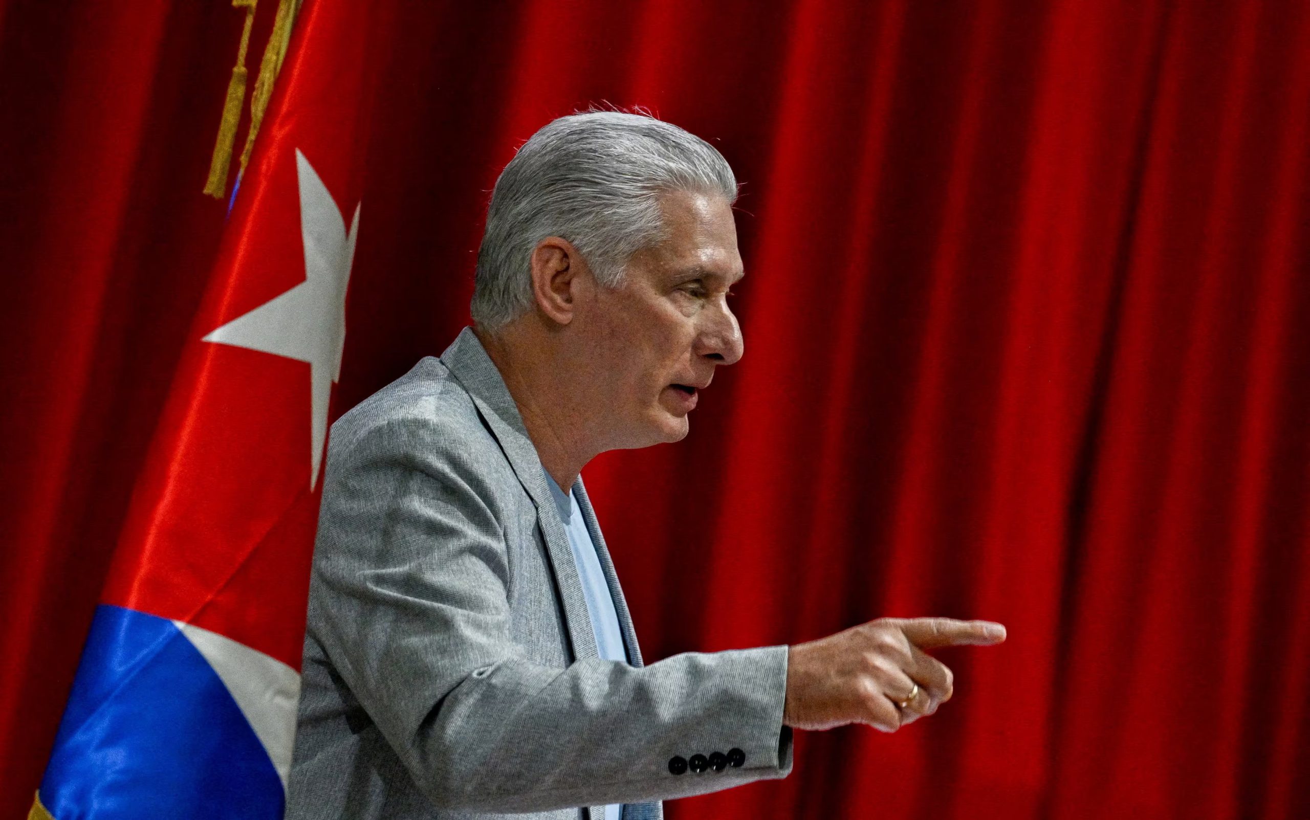 El dictador Miguel Díaz-Canel, ya había anticipado semanas atrás la posibilidad de una visita del FBI y aseguró que su régimen estaba dispuesto a colaborar en el esclarecimiento (REUTERS/Archivo)