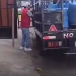 Detienen en Quito a conductor en estado etílico que llevaba 76 tanques de gas