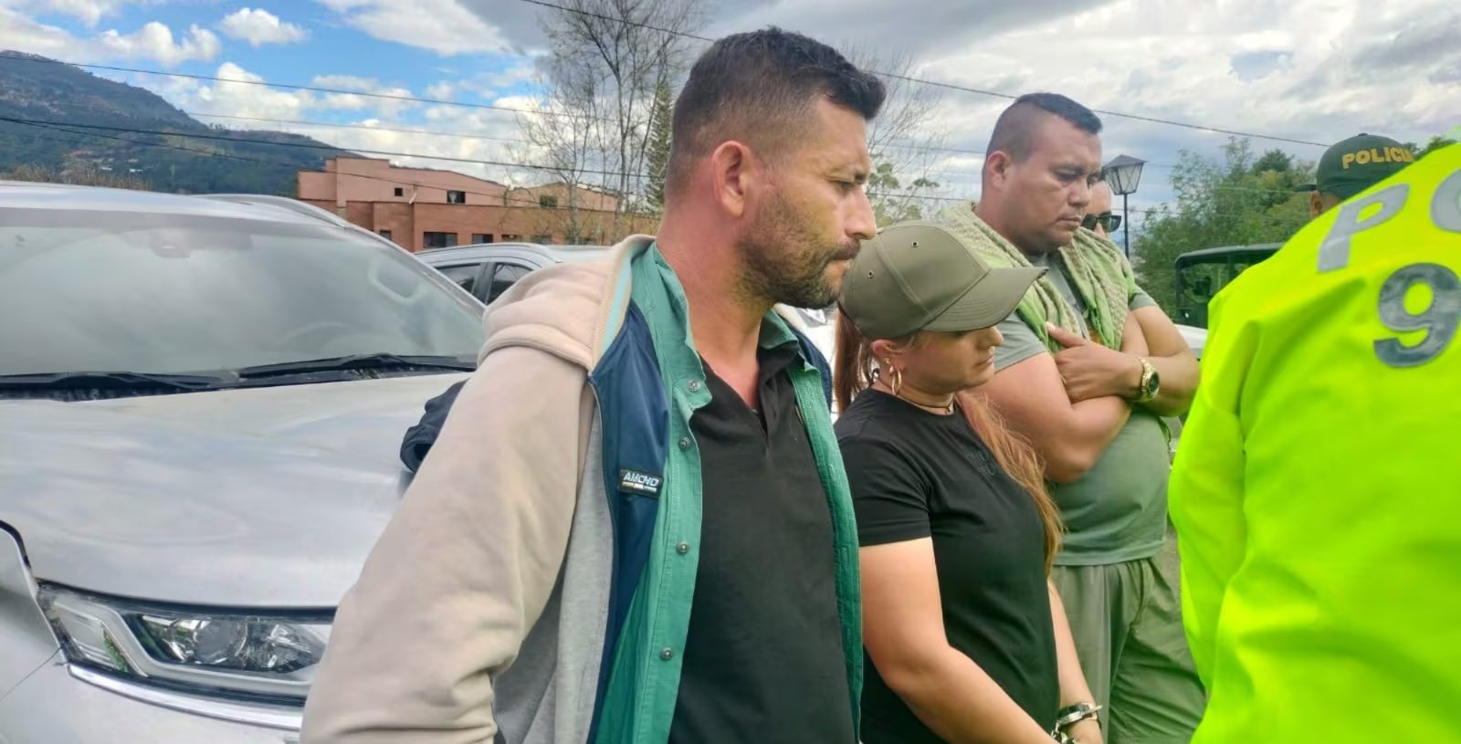 La Fiscalía ordenó la libertad de alias Calarcá, su compañera Erika y los jefes de frente alias Ramiro y Urias Perdomo, al considerarlos gestores de paz. - crédito suministrada a Infobae Colombia