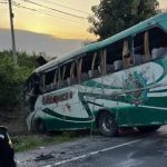Bus accidentado llevaba familias de Los Ríos a Olón
