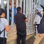 Angustia y gastos golpean a familias de sobrevivientes del bus accidentado en Cuenca-Molleturo