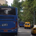 Quiteños optan por transporte alternativo para moverse a sus trabajos por puntualidad y servicio confiable