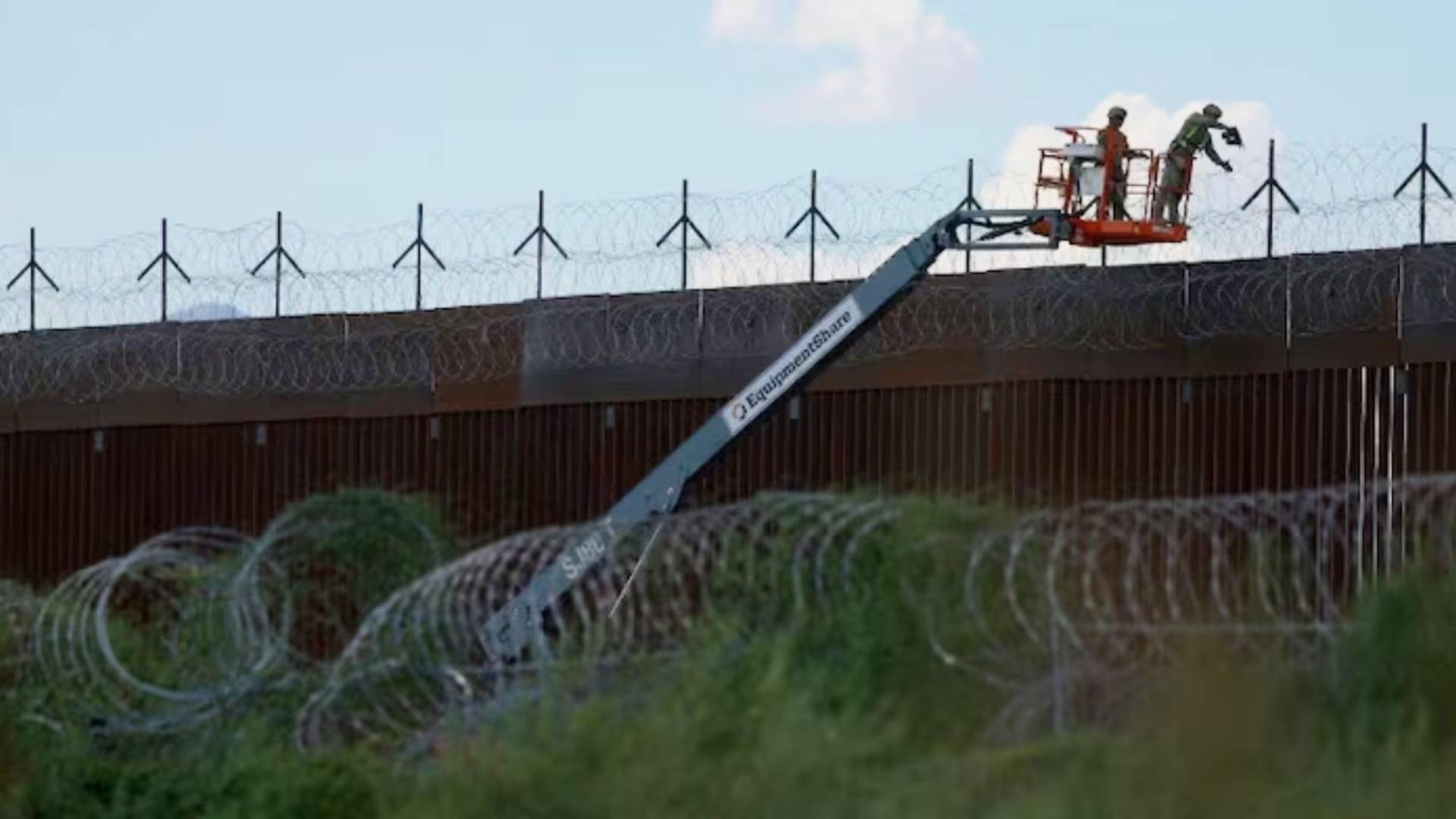 La batalla legal sobre la ley SB 4 continúa, con la posibilidad de llegar a la Corte Suprema y afectar la uniformidad de la política migratoria en Estados Unidos (Reuters)