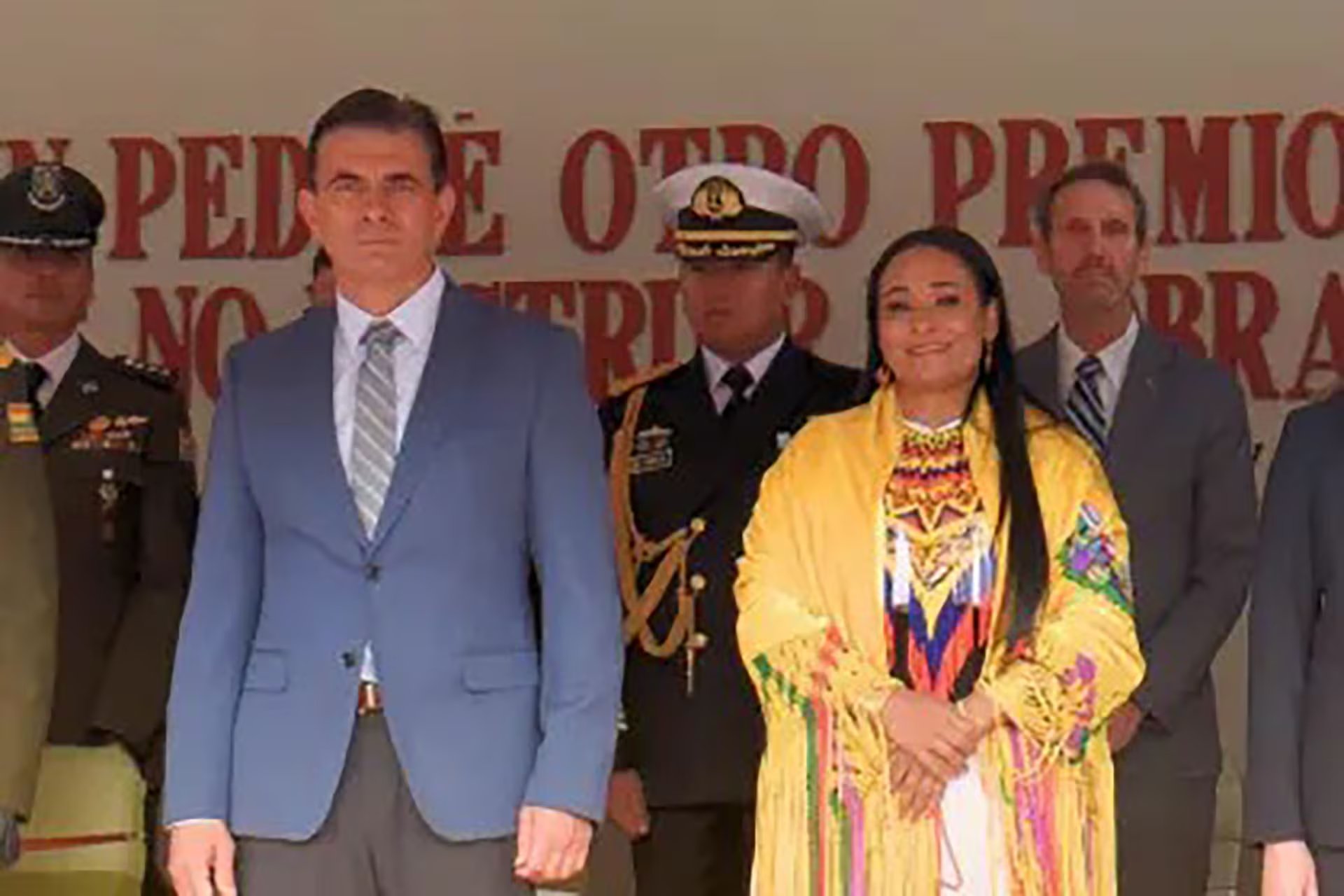 La embajadora de Colombia en Bolivia, Elizabeth García, se reúne con el presidente Rodrigo Paz en un acto oficial. Imagen de archivo.