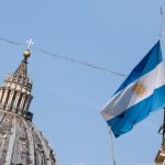 Detenido funcionario cercano a Milei con 2 millones de euros y drogas