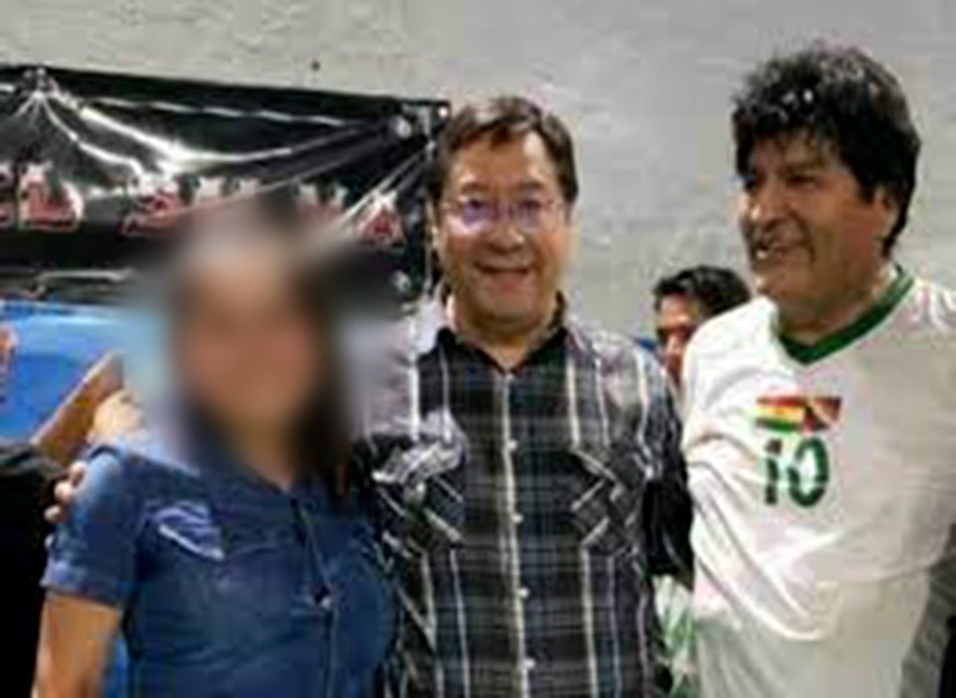 El expresidente Luis Arce posa junto a Evo Morales y una de las supuestas víctimas de abuso de menores (Imagen de archivo)