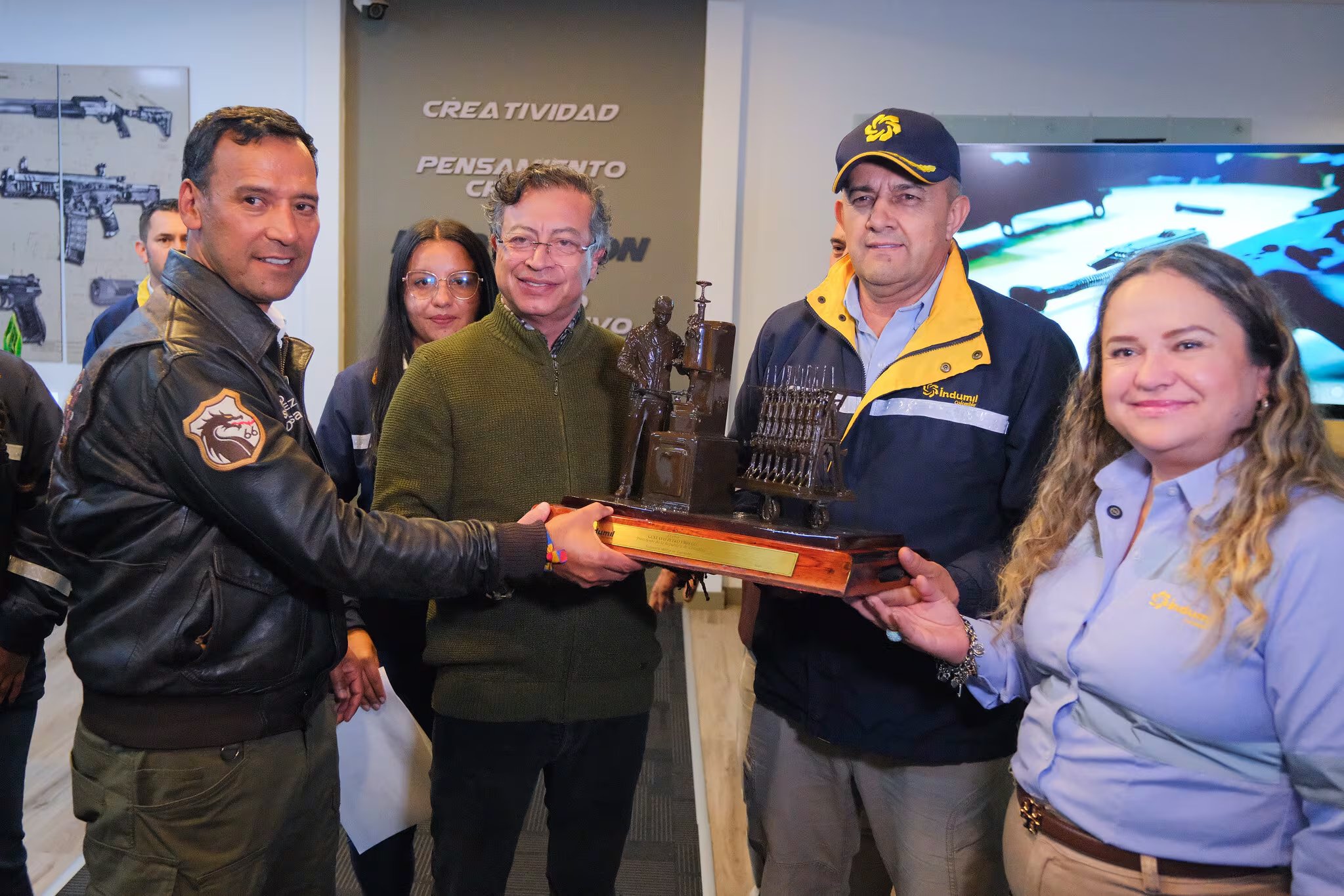 Indumil desarrolló el fusil Jaguar a lo largo de cinco años, con etapas que van desde el diseño conceptual en 2021 hasta las validaciones con las fuerzas militares en 2025. El proyecto articula ingeniería nacional, manufactura avanzada e impresión 3D- crédito Presidencia de la República