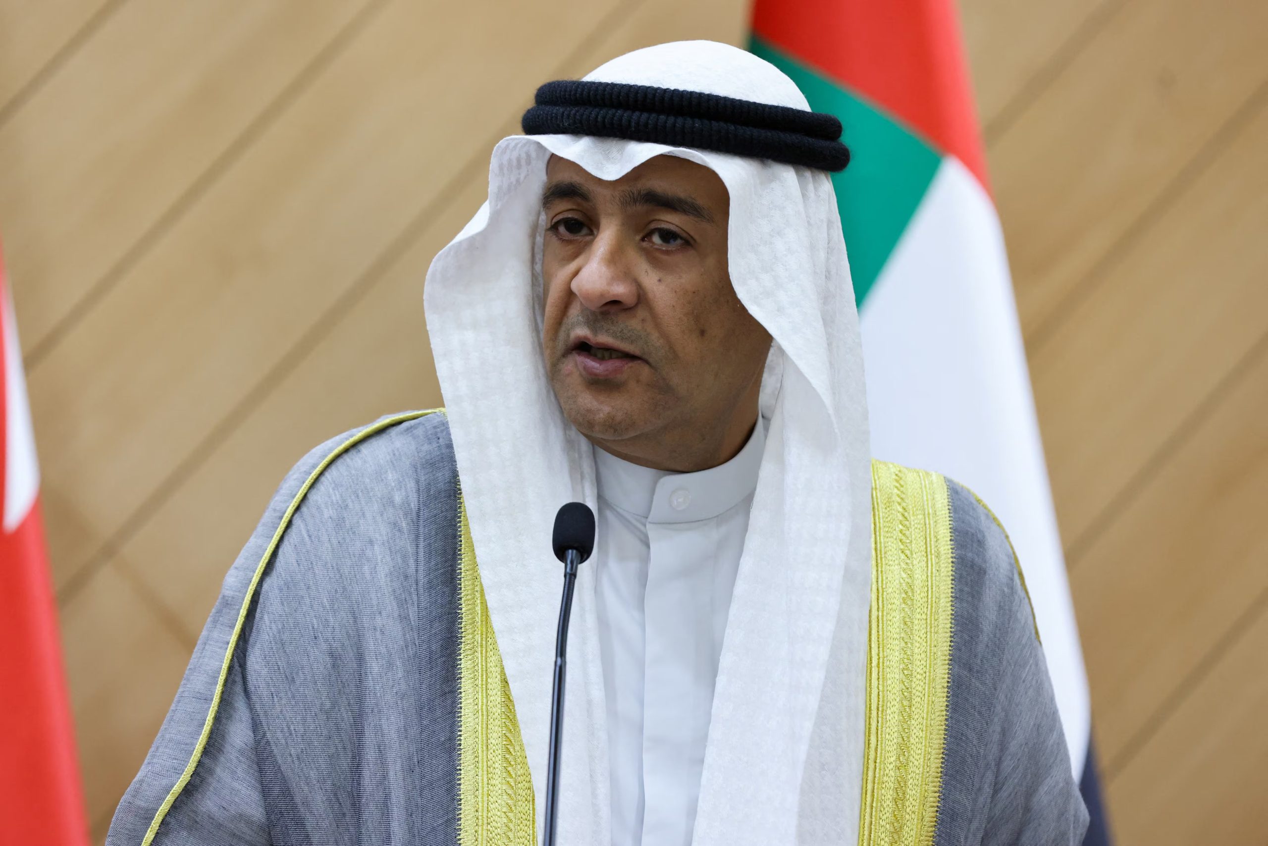 El secretario general del Consejo de Cooperación del Golfo, Jasem Mohamed Albudaiwi, durante una conferencia de prensa en Riad tras una reunión entre cancilleres del bloque (REUTERS/AHMED YOSRI/ARCHIVO)
