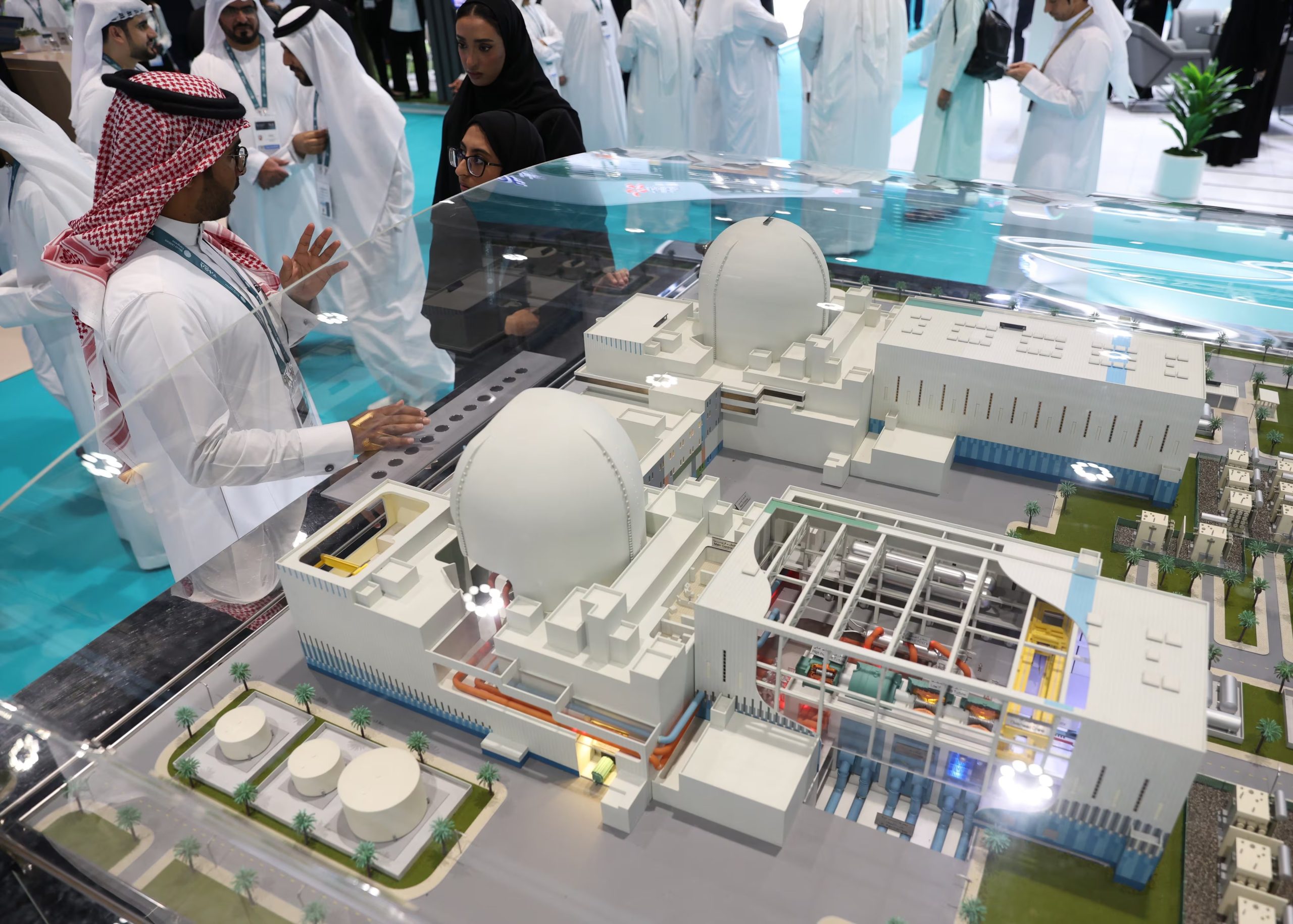 Imagen de archivo de una maqueta de la planta de energía nuclear Barakah (EFE/EPA/ALI HAIDER)
