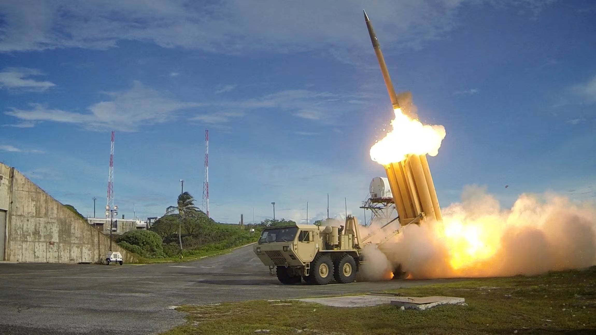 Un interceptor del sistema THAAD (Defensa de Área Terminal a Gran Altitud) es lanzado durante una prueba de intercepción exitosa. Departamento de Defensa de Estados Unidos. (REUTERS) 
