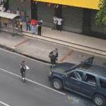 Balacera en el centro de Guayaquil afecta a un todoterreno y moviliza a la Policía: tres muertos y dos heridos en ataque armado