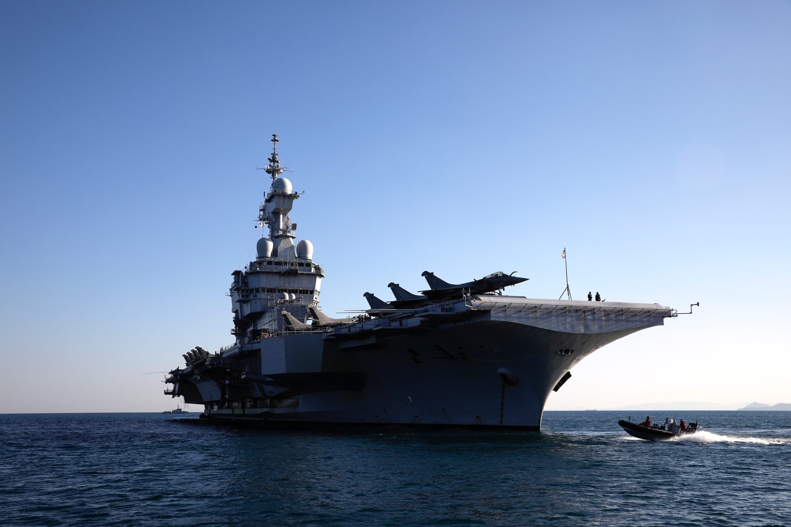 El portaaviones francés Charles de Gaulle (EFE/EPA/COSTAS BALTAS)