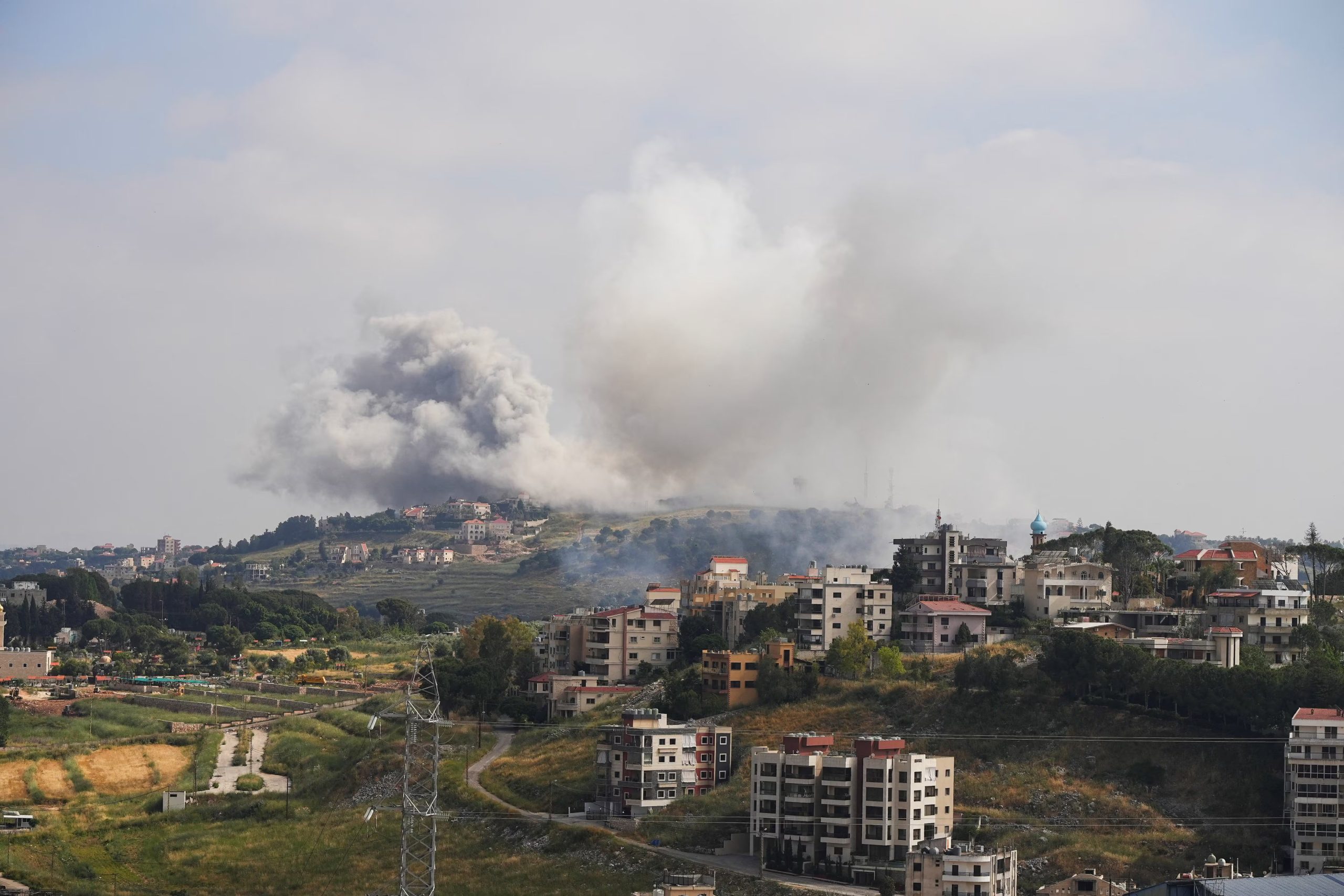 Una nube de humo tras un ataque israelí en Nabatieh, Líbano, el 26 de mayo de 2026
REUTERS/Stringer