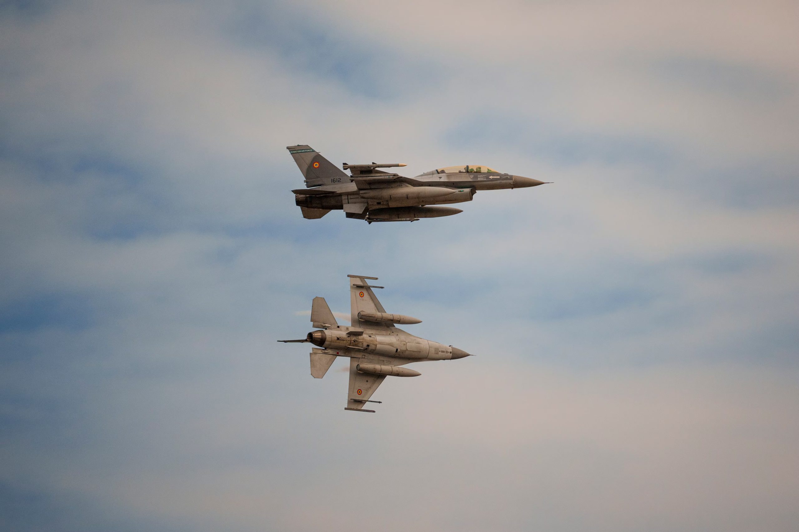 Aviones de combate F-16 de la Fuerza Aérea de Rumania (AP/Andreea Alexandru/Archivo)