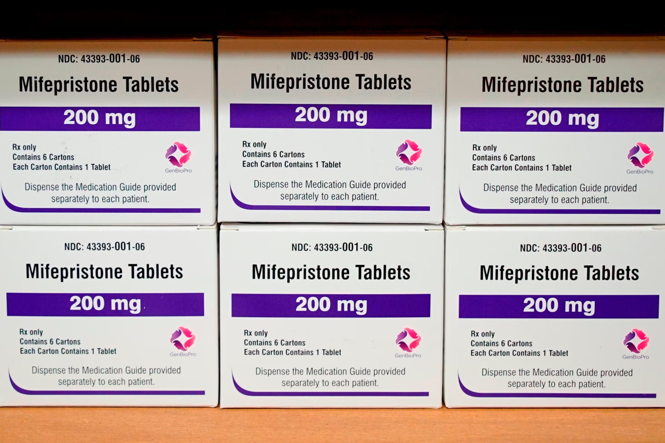 El debate enfrenta a grupos antiaborto, la FDA y farmacéuticas, con reclamos sobre la seguridad y aprobación del medicamento (AP foto/Allen G. Breed)