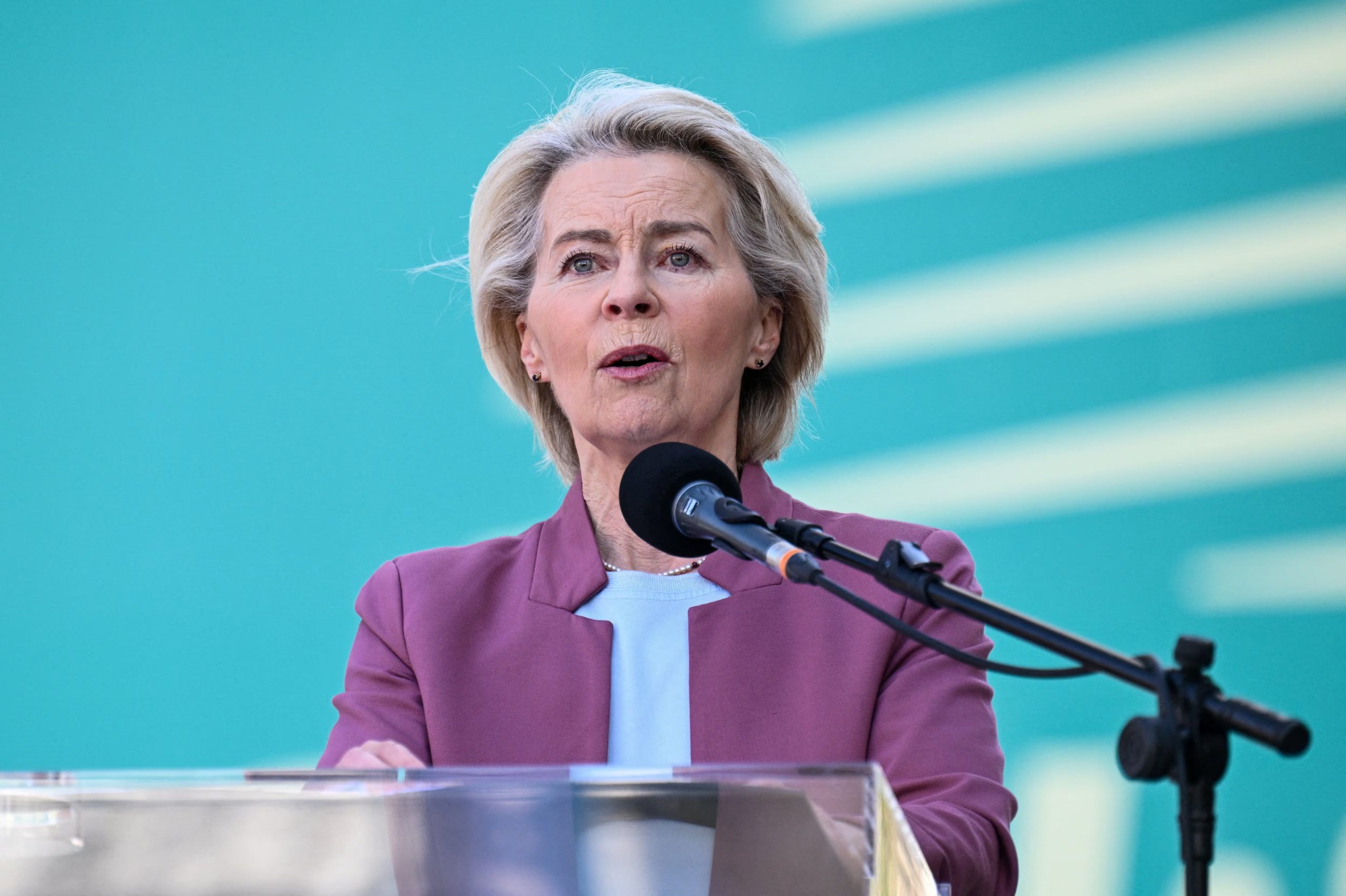 La presidenta de la Comisión Europea, Ursula von der Leyen, habla durante la rueda de prensa de apertura de la reunión del comité ejecutivo del grupo parlamentario CDU/CSU en Berlín, Alemania. 27 de abril de 2026. REUTERS/Annegret Hilse