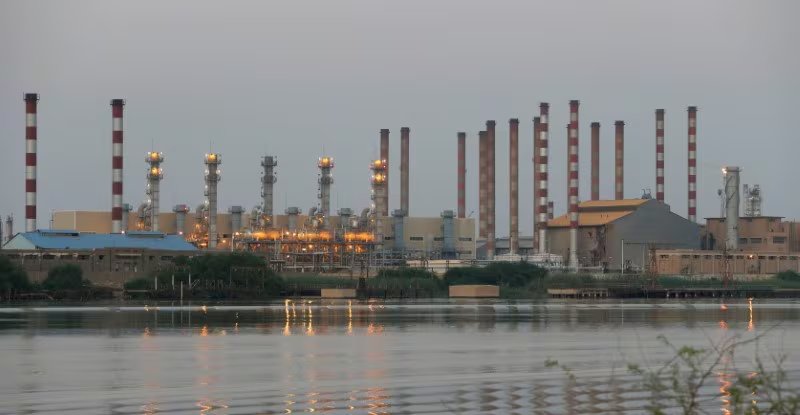 Foto de archivo de la refinería Abadan, en el sudeste de Irán, vista desde Irak (REUTERS/Essam Al-Sudani/Archivo)